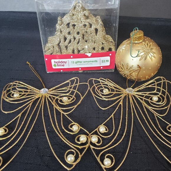 Lot of 4 Gold Glitter Christmas Tree Ornaments Bows with Faux Pearl - Picture 1 of 7